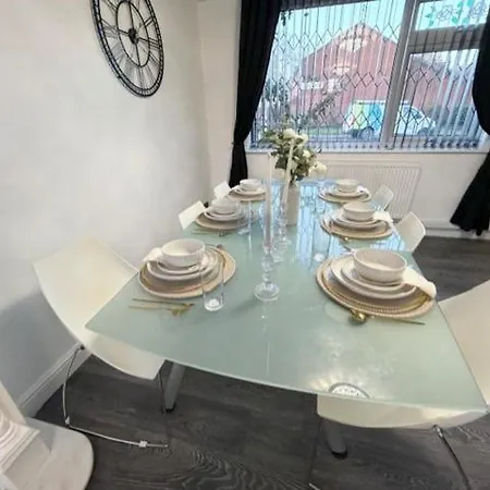 Oatland House Apartment