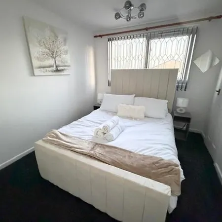 Oatland House Apartment *