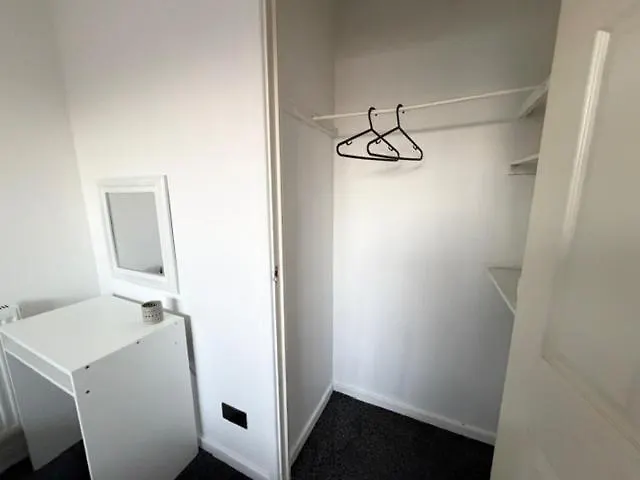 Oatland House Apartment