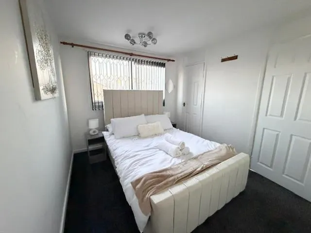 Oatland House * Leeds (West Yorkshire)