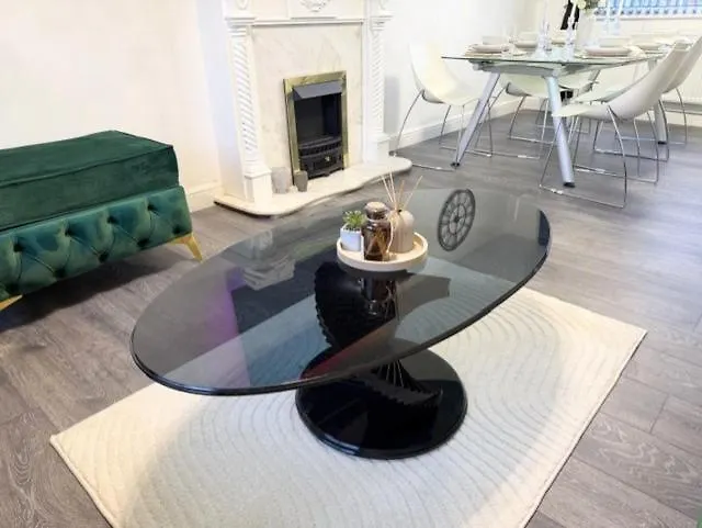 Oatland House * Leeds (West Yorkshire)