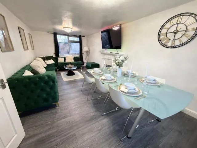 Oatland House * Leeds (West Yorkshire)