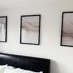 Oatland House * Leeds (West Yorkshire)