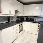Oatland House Apartman *