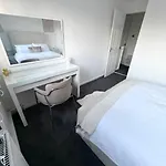 Oatland House Leeds (West Yorkshire)