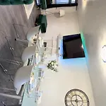 Oatland House * Leeds (West Yorkshire)