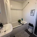 Oatland House Apartment