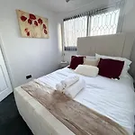 Oatland House * Leeds (West Yorkshire)