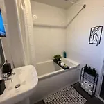 Oatland House Leeds (West Yorkshire)