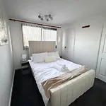 Oatland House * Leeds (West Yorkshire)