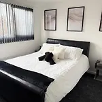 Oatland House Leeds (West Yorkshire)