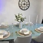 Apartment Oatland House