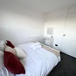 Apartment Oatland House