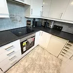 Apartment Oatland House