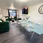 Oatland House * Leeds (West Yorkshire)