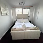 Oatland House Leeds (West Yorkshire)