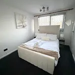 Oatland House