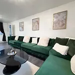 Oatland House Leeds (West Yorkshire)