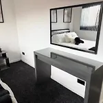 Oatland House Apartment *