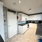 Oatland House Leeds (West Yorkshire)