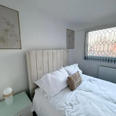 Oatland House *