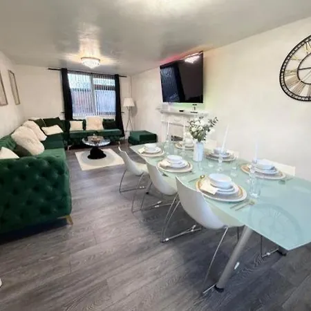 Oatland House * Leeds (West Yorkshire)