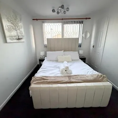 Oatland House Leeds (West Yorkshire)