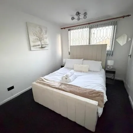 Oatland House *