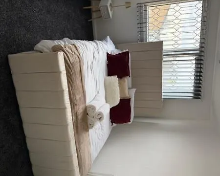 Oatland House Apartamento *