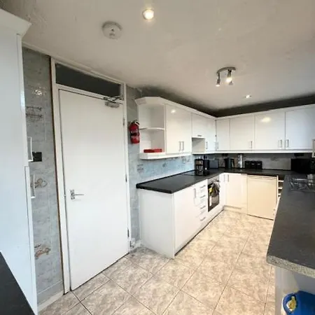 Oatland House Leeds (West Yorkshire)