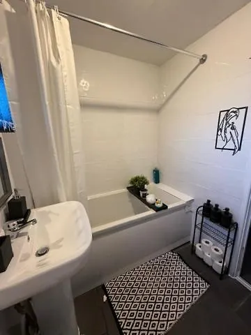 Oatland House 리즈