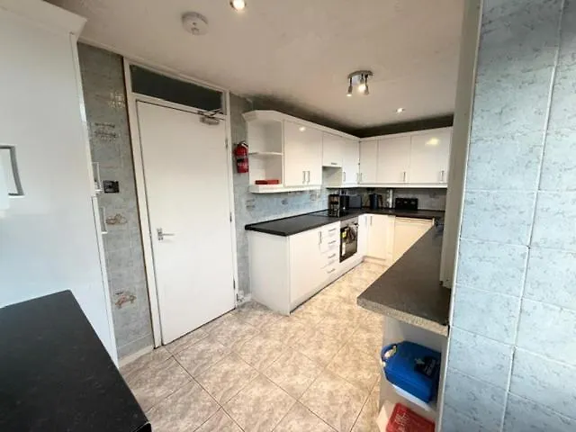 Oatland House Апартаменти *